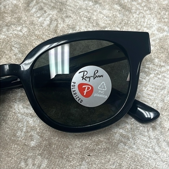 Brand New Ray-Ban Polarized Sunglasses Polished Black w/ Green Lens Round Winged - Picture 6 of 16